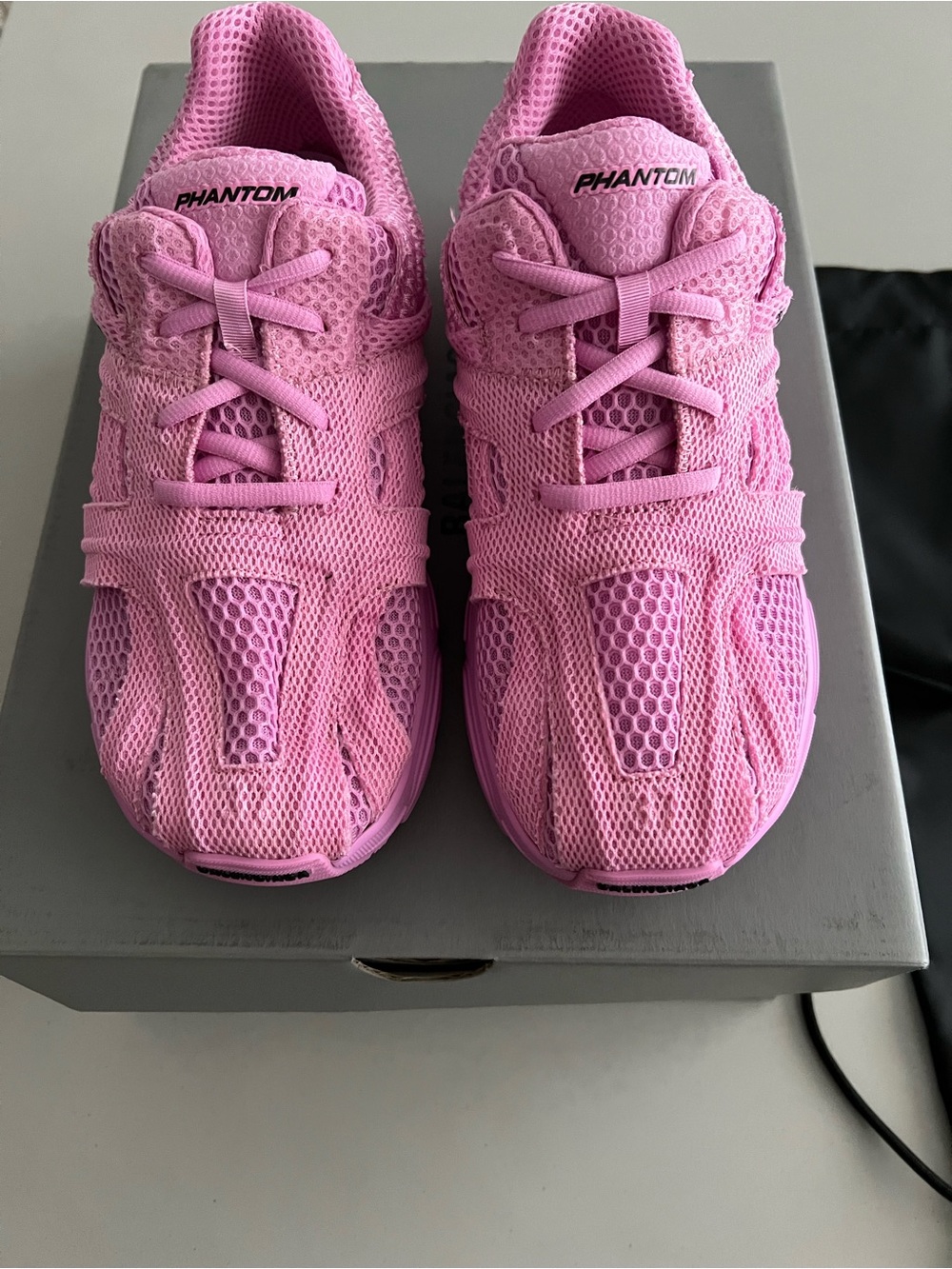Balenciaga PHANTOM sneakers
Mono color FABRIC / MESH pink EU37